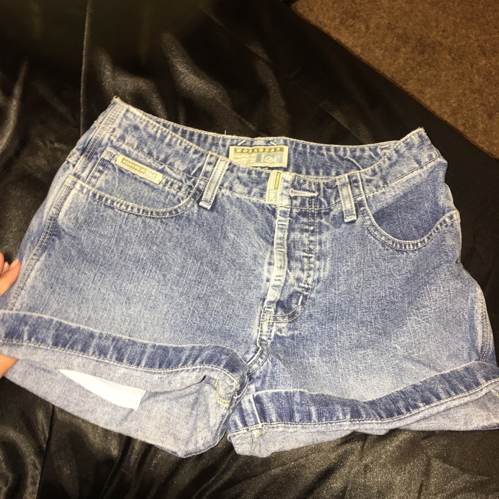 VINTAGE LEI high waisted shorts